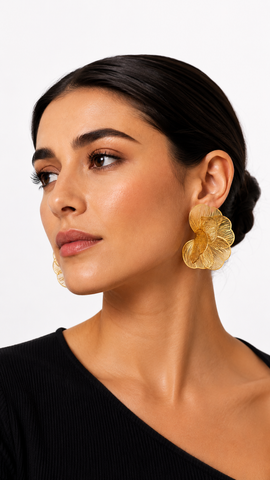 Auréa

Gold Etched Petal Stud Earrings